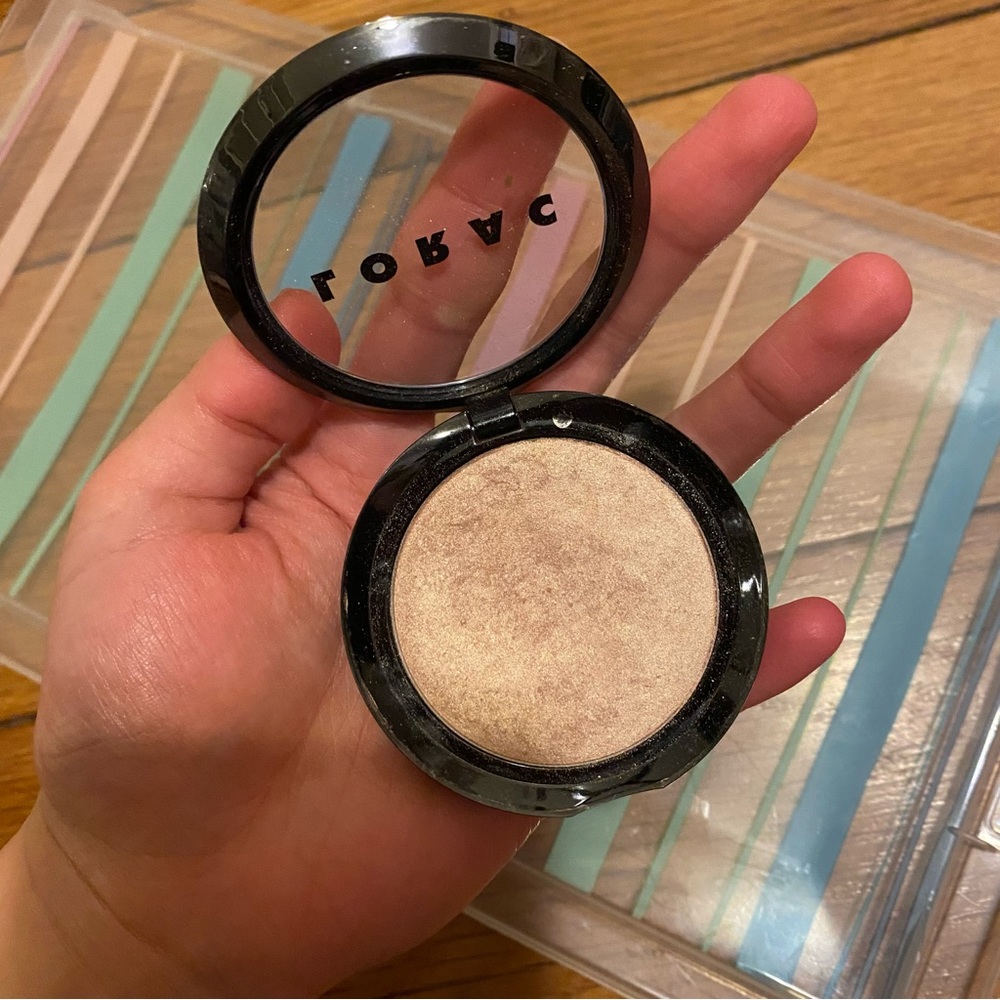 LORAC Light Source Illuminating Highlighter